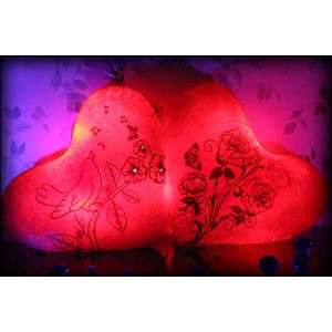 Светящаяся Подушка-сердце «С 8 марта» (Розы)