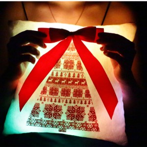 Новогодняя светящаяся подушка «Ёлочка»